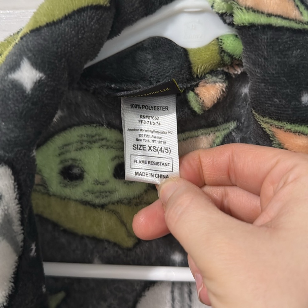Kid’s Baby Yoda Robe Size 4/5 - Picture 2 of 5